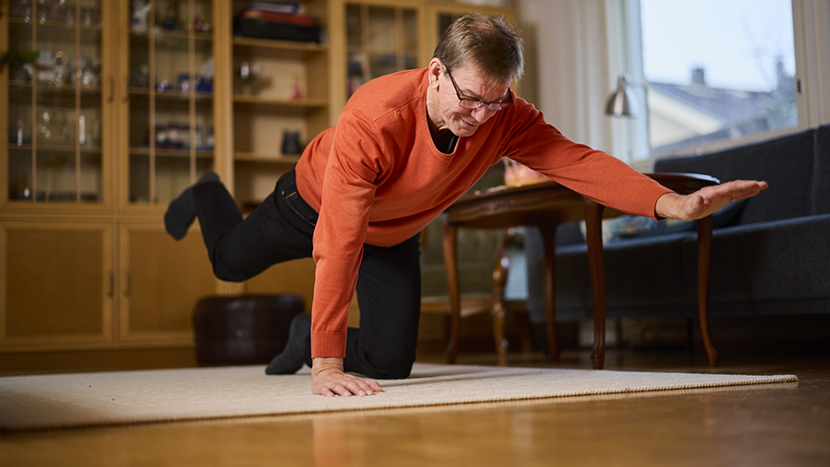 Osmo Ylönen yllättyi siitä, kuinka nopeasti hän toipui leikkauksesta. Jo seuraavana päivänä hän käveli vajaan kilometrin lenkin. Kipulääkkeitä ei enää tarvita. 