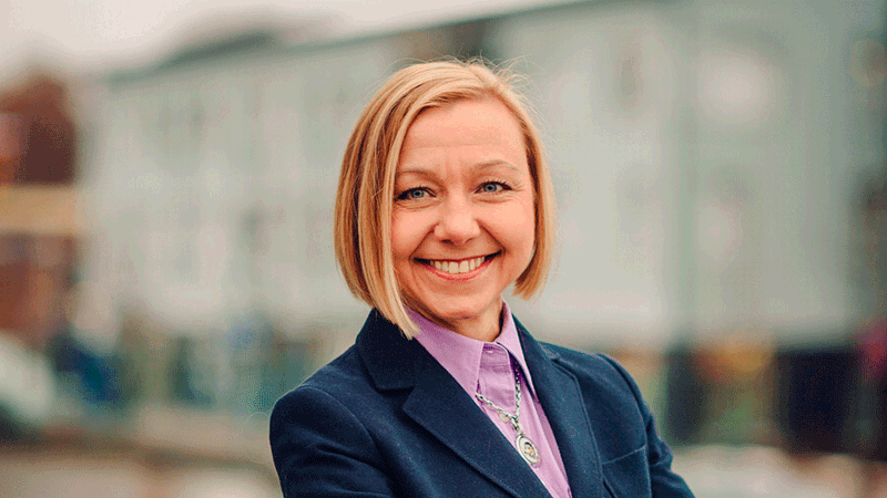 Suunterveyden ylilääkäri Tanja Ketola-Kinnula: Suusta huolehtiminen on kuusikymppisen tärkein terveysteko.